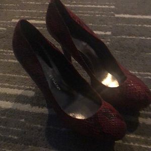 Red Sophia Vergara high heels shoes
